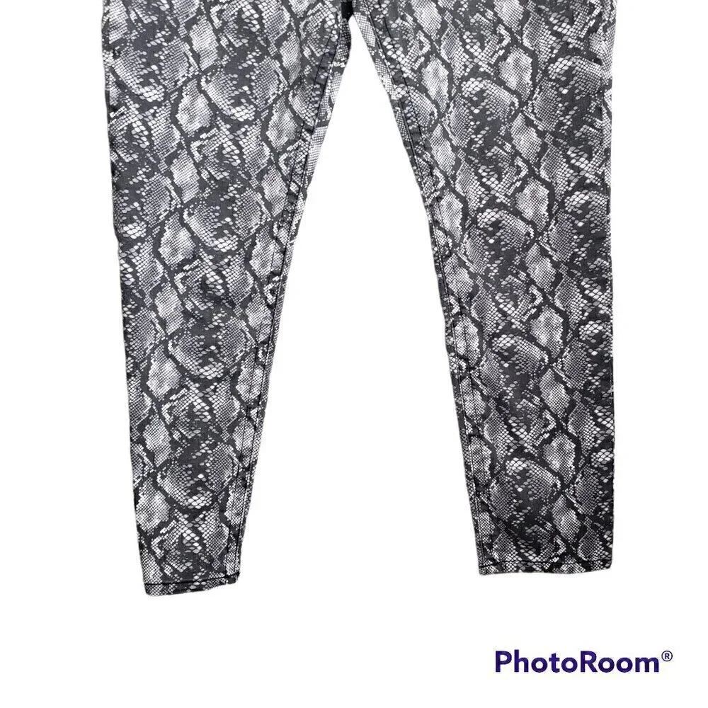 Snake print high rise gray and white skinny jeans size 16 - Picture 3 of 9